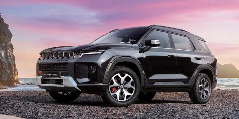 Бывший SsangYong доработал кроссовер Torres: новый салон и «внедорожная» версия