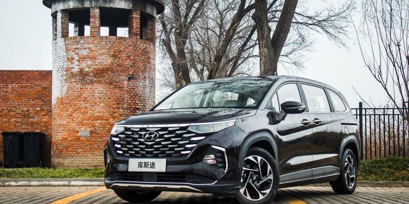 Дилер привез в Россию минивэн Hyundai Custin. Сколько он стоит