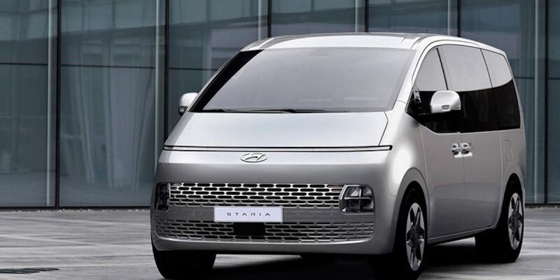 Дилер привез в Россию новый минивэн Hyundai Staria за ₽6,9 млн