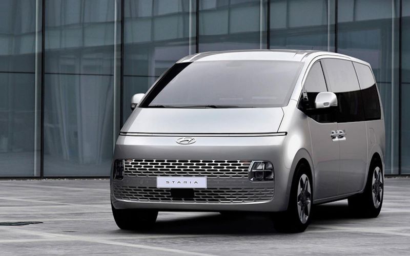 Дилер привез в Россию новый минивэн Hyundai Staria за 6,9 млн вон