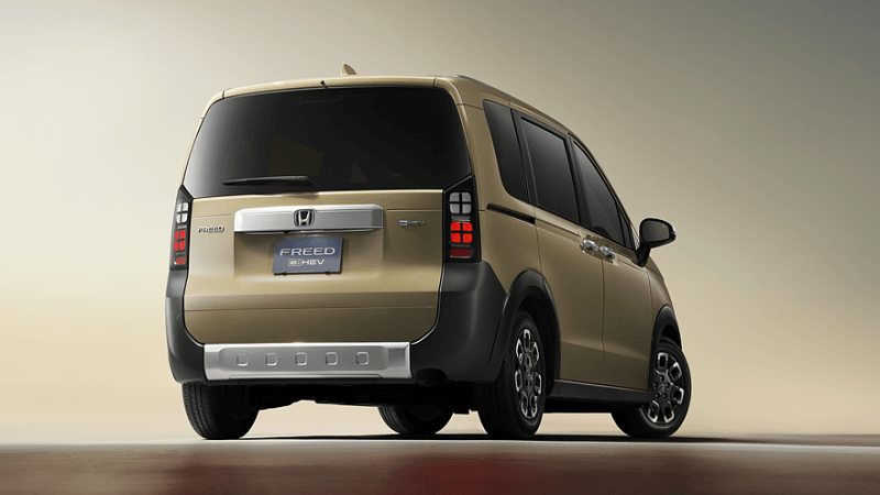 Новый компактвэн Honda Freed имеет большую общую длину при сохранении той же колесной базы
