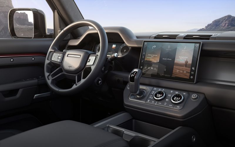 Компания Land Rover обновила свой внедорожник Defender. Фотографии и основные изменения