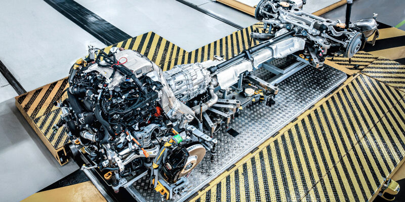 На смену W12: Bentley показала новую гибридную силовую установку на базе мотора V8