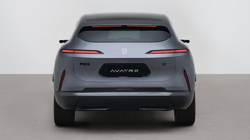 Новый кроссовер Avatr от Changan снимает камуфляж