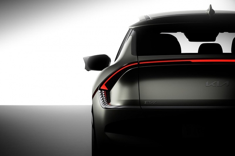 Обновленный кроссовер Kia EV6 появился в первом тизере