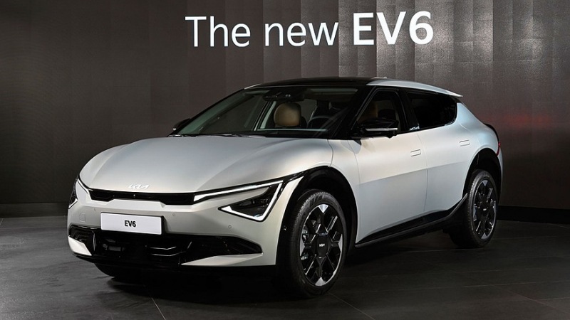 Обновленный кроссовер Kia EV6 получил другую оптику, изогнутый дисплей и большую емкость аккумулятора