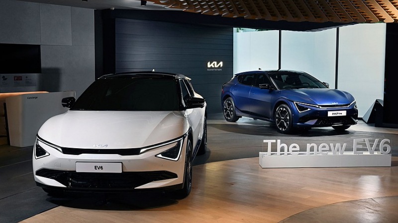 Обновленный кроссовер Kia EV6 получил другую оптику, изогнутый дисплей и большую емкость аккумулятора