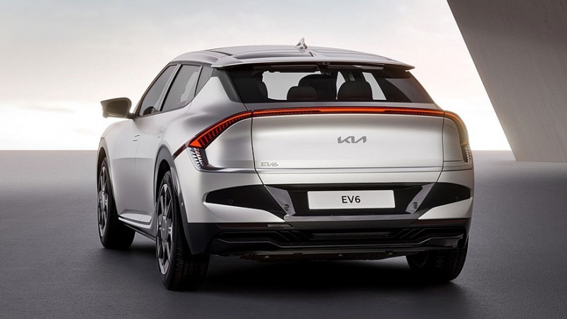 Обновленный кроссовер Kia EV6 получил другую оптику, изогнутый дисплей и большую емкость аккумулятора