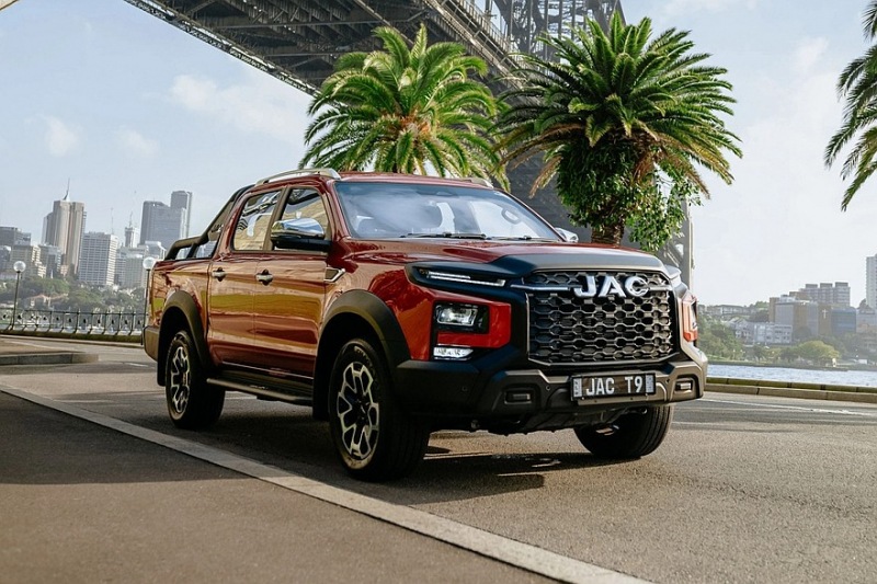 Только что вышедший в РФ пикап JAC T9 переоборудуют в легковой внедорожник