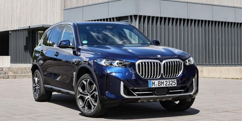 В обход санкций. В Россию привезли новые BMW X5, Kia Sportage и Mazda 6