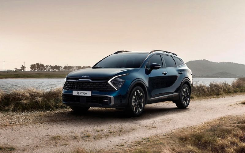 Избегайте санкций. Новые BMW X5, Kia Sportage и Mazda 6 привезли в Россию