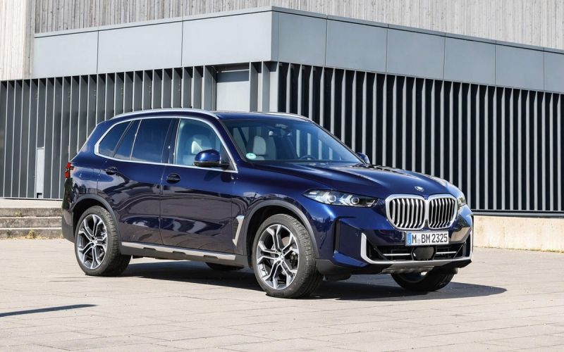 Избегайте санкций. Новые BMW X5, Kia Sportage и Mazda 6 привезли в Россию