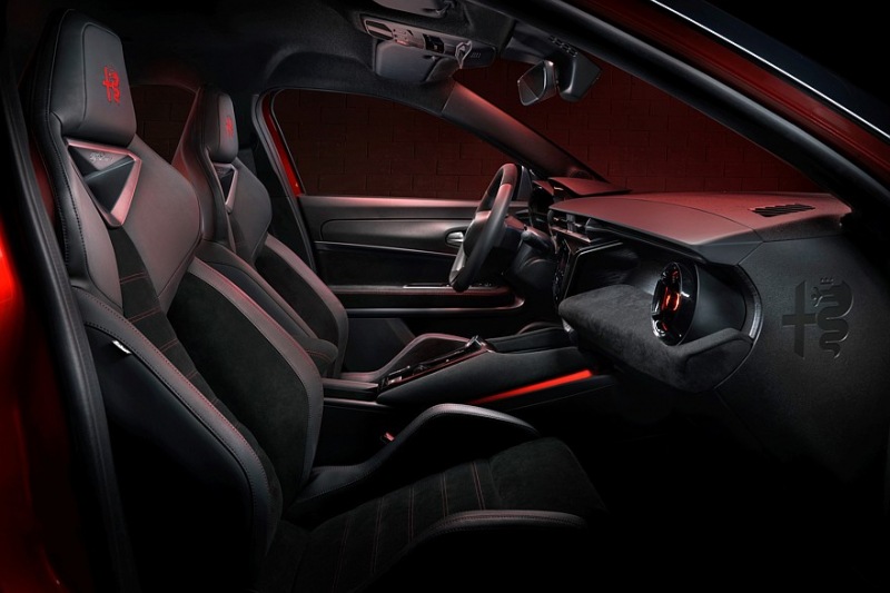 Alfa Romeo Junior Veloce окажется мощнее ожидаемого: 280 «лошадей» вместо 240