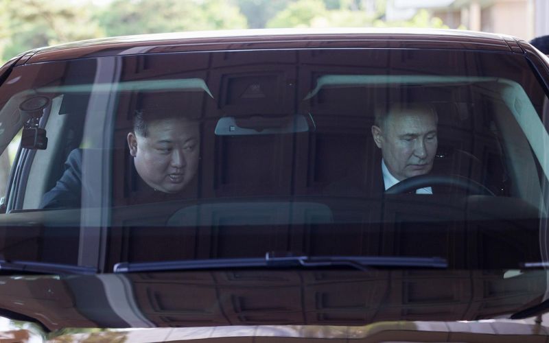Аурус, Лада, Мерседес и другие: на каких машинах ездит Путин

