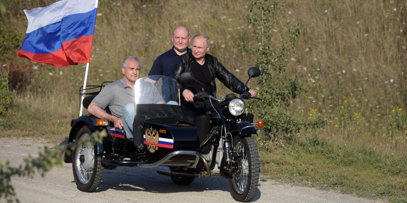 Аурус, Лада, Мерседес и другие: на каких машинах ездит Путин

