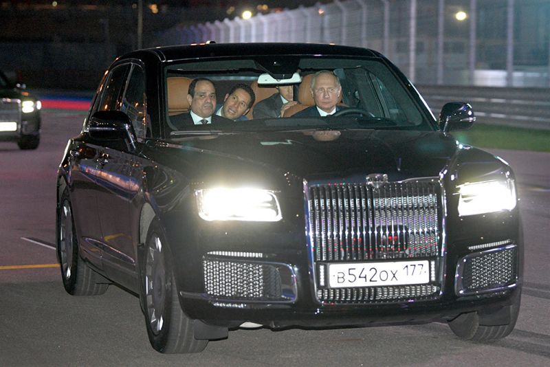 Аурус, Лада, Мерседес и другие: на каких машинах ездит Путин

