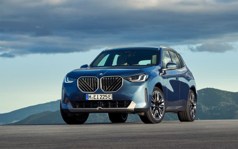 Компания BMW представила новое поколение своего кроссовера X3. Фотографии и характеристики