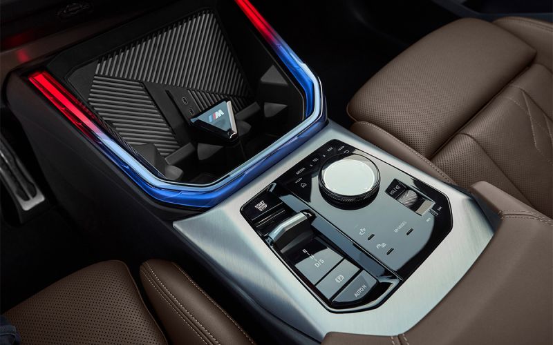 Компания BMW представила новое поколение своего кроссовера X3. Фотографии и характеристики