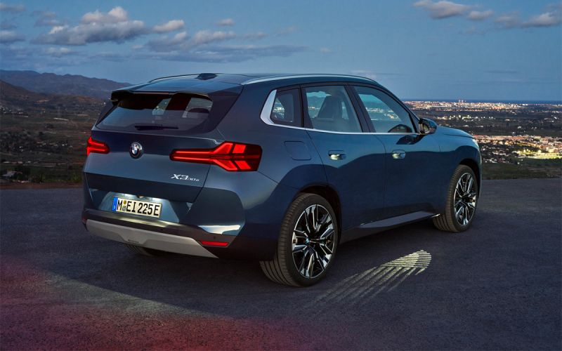 Компания BMW представила новое поколение своего кроссовера X3. Фотографии и характеристики