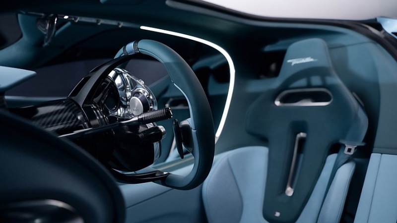 Bugatti Tourbillon: 8,3-литровый атмосферный V16, три электромотора, 1800 лошадиных сил.