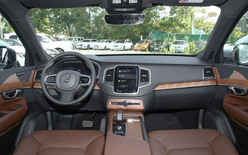 Дилер привез в Россию новый Volvo XC90 сколько это стоит