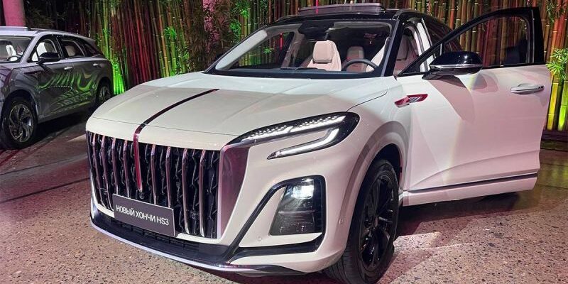 Hongqi назвал российские цены на новый кроссовер HS3