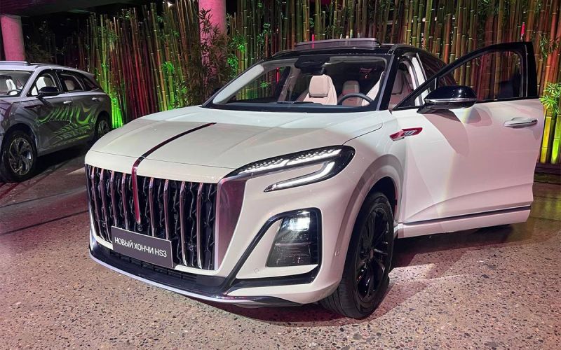 Hongqi объявила российскую цену на новый кроссовер HS3