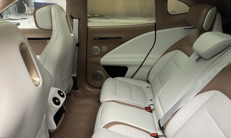Кроссовер Changan Avatr 07 готов к дебюту: расшифрован интерьер