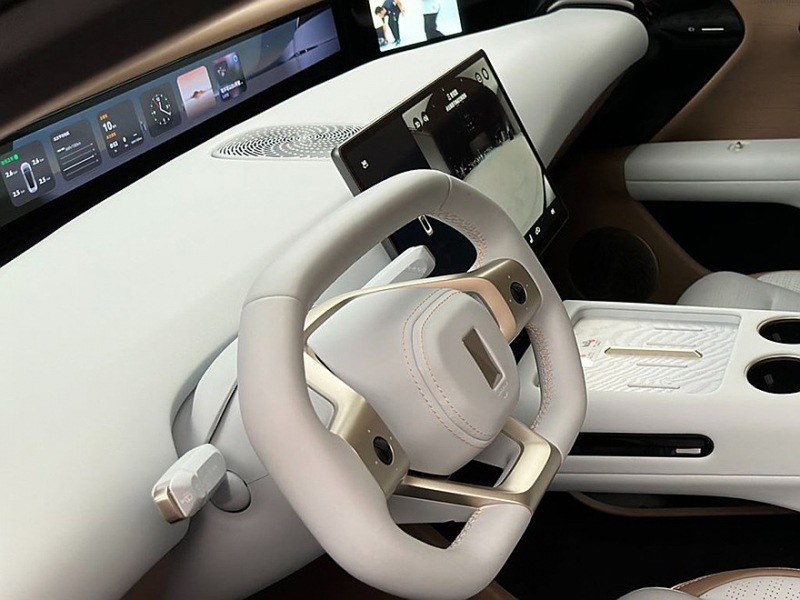 Кроссовер Changan Avatr 07 готов к дебюту: расшифрован интерьер