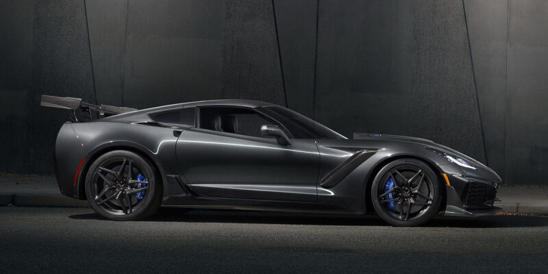 Новый Chevrolet Corvette ZR1 готовится дебюту: тизер и дата премьеры