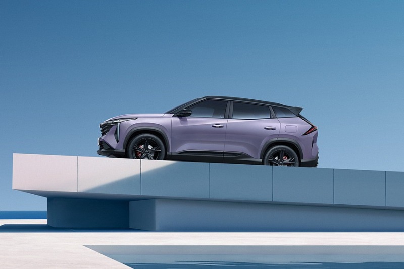Преемник Geely Atlas получает что-то новенькое: уже не круто, но дешевле