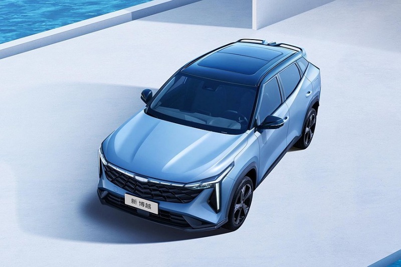 Преемник Geely Atlas получает что-то новенькое: уже не круто, но дешевле