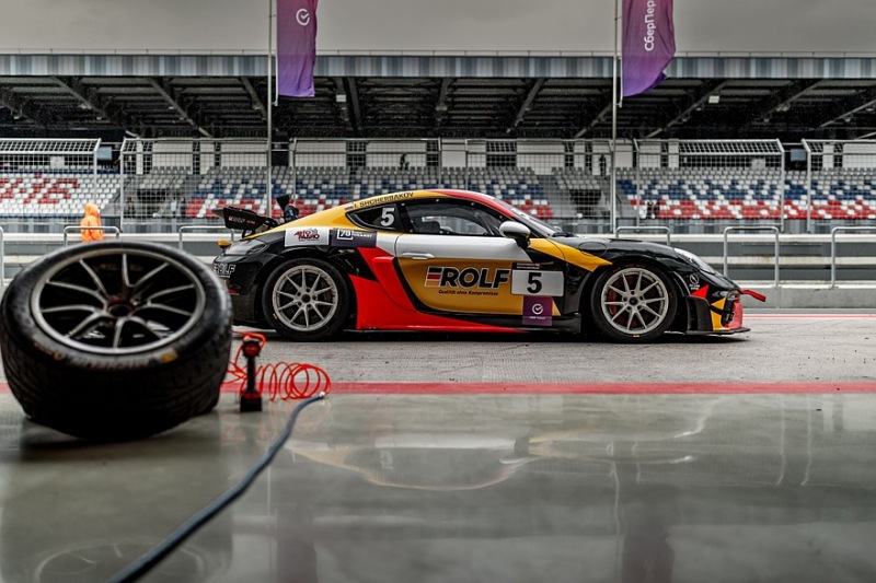 Рольф и команда Sportcar Racing снова занимают первое место!