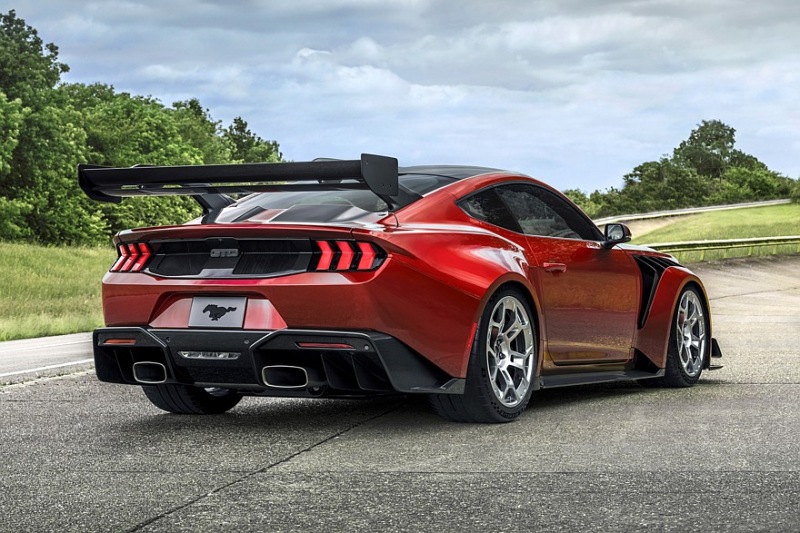Самый дорогой и быстрый Ford Mustang GTD: раскрыты подробности интерьера и оснащения