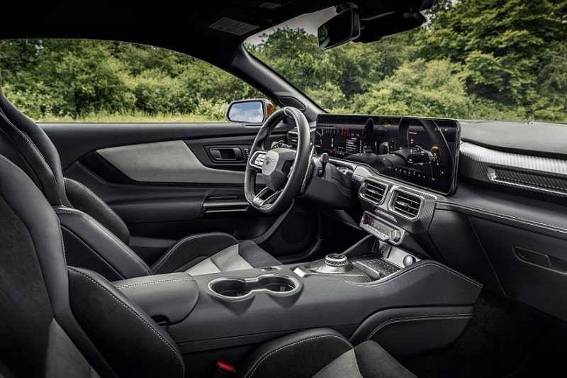 Самый дорогой и быстрый Ford Mustang GTD: раскрыты подробности интерьера и оснащения
