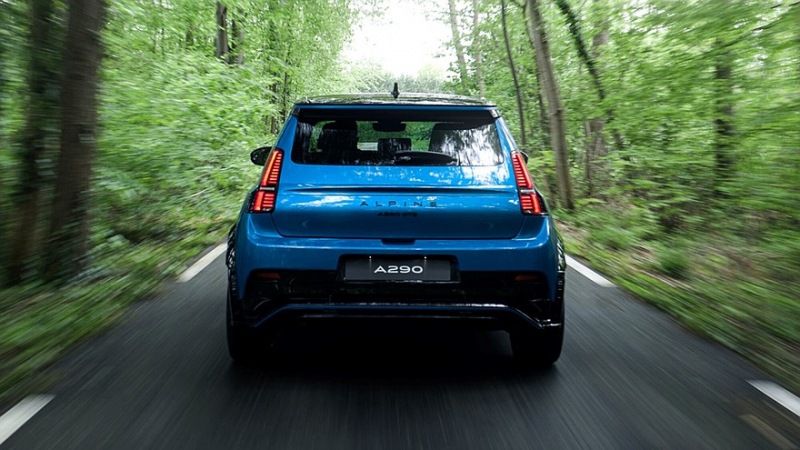 Серийный хот-хэтч Alpine A290: крутой дизайн, скромный аккумулятор и мощность до 220 лошадиных сил.