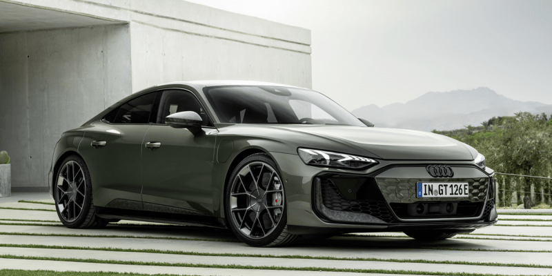 У Audi e-tron GT появилась новая топовая версия. Цена известна