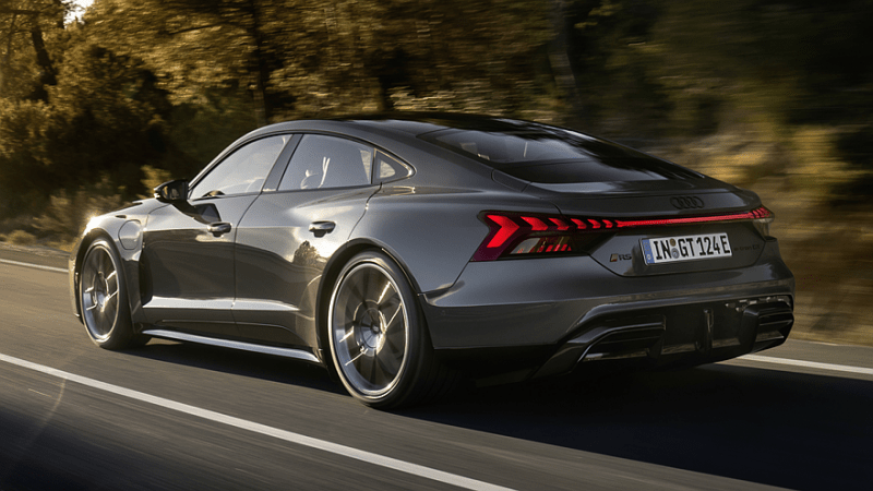 audi e-tron GT имеет новую высококлассную версию. Цена известна