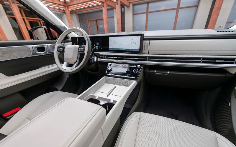 Новый Hyundai Santa Fe начал продажи в России. Фотографии и цены
