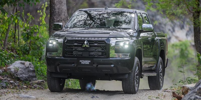 Дилер привез в Россию Mitsubishi L200 нового поколения. Сколько он стоит
