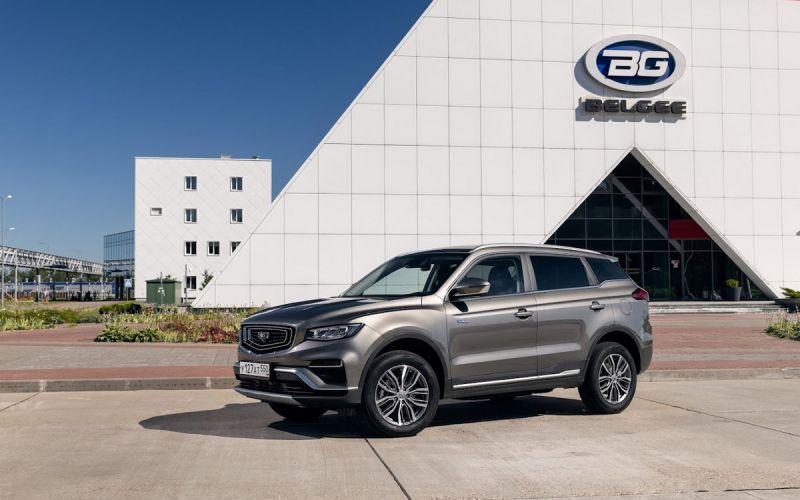 Geely Atlas Pro превращается в Belgee X70: как на самом деле ведет себя этот кроссовер