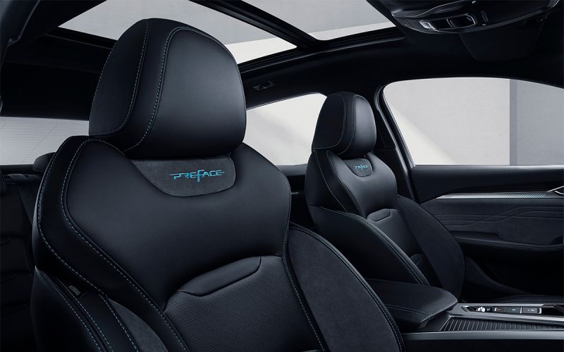 Geely официально представила в России свой флагманский седан Preface. Фото