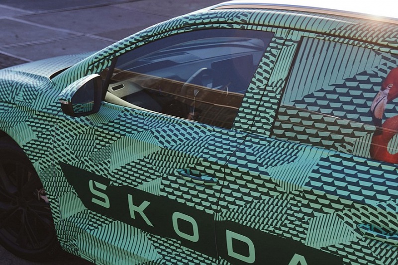 Новый кроссовер Skoda Elroq: фото и подробности