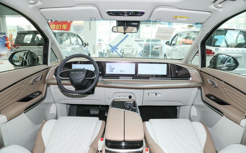 от iCar 03 до Mercedes-Benz E-Class. Объявлены цены на новые российские автомобили