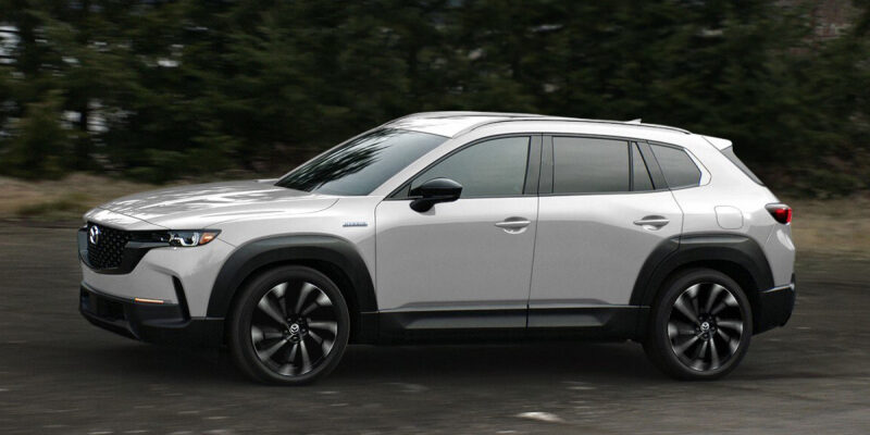 У кроссовера Mazda CX-50 появилась версия с гибридной установкой от Toyota
