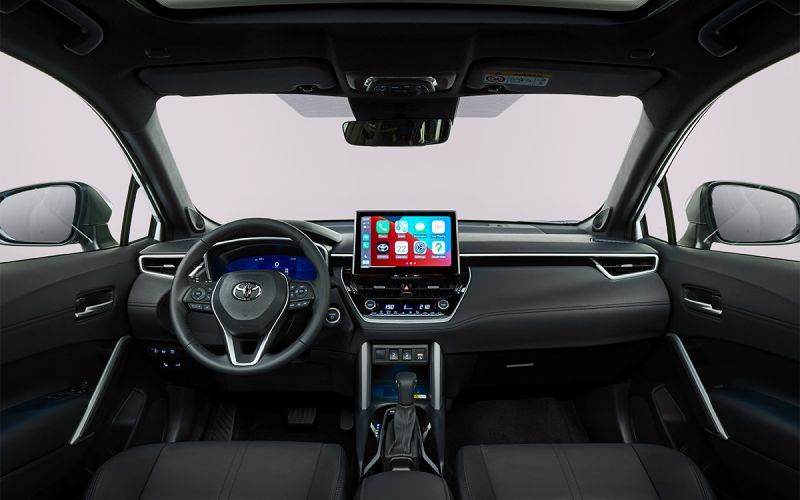 Новая Toyota Corolla Cross начинает продажи в России: подробности и цены