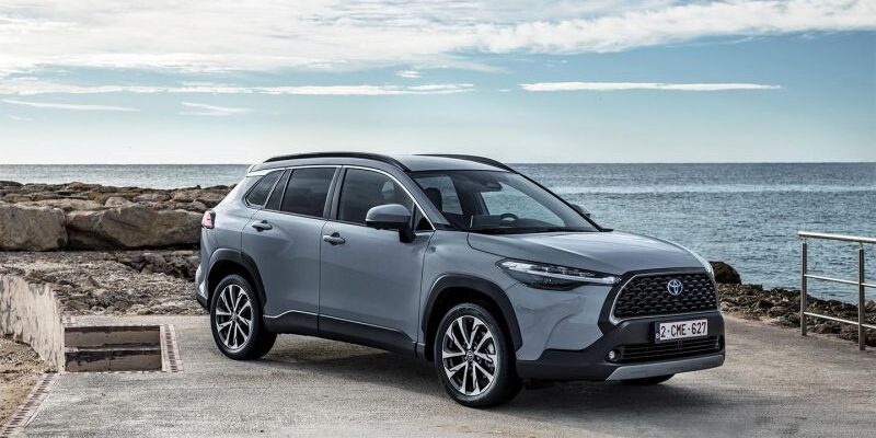 В России начали продавать новый Toyota Corolla Cross: подробности и цены