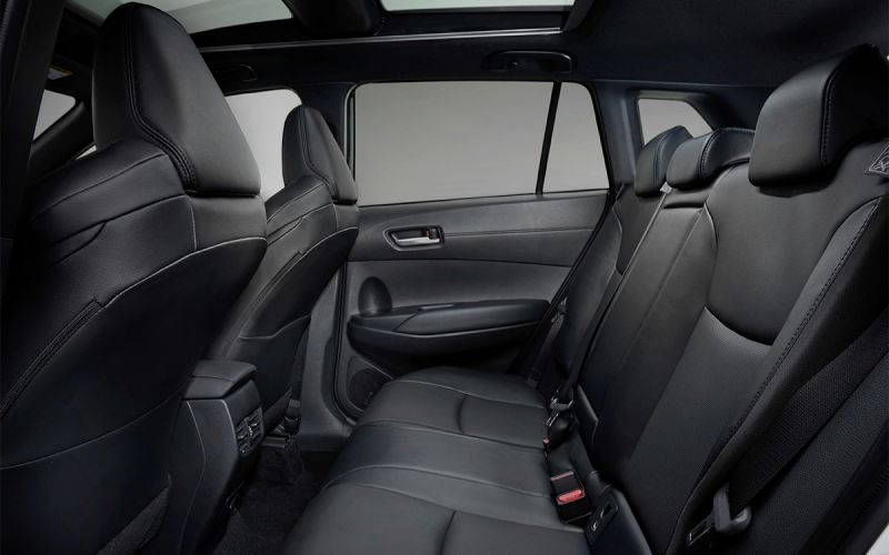 Новая Toyota Corolla Cross начинает продажи в России: подробности и цены