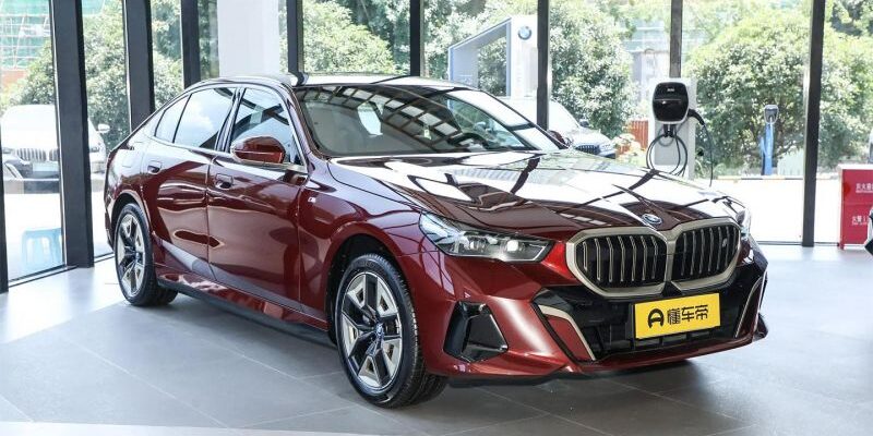 В России начали продавать особую версию электрической BMW 5-Series