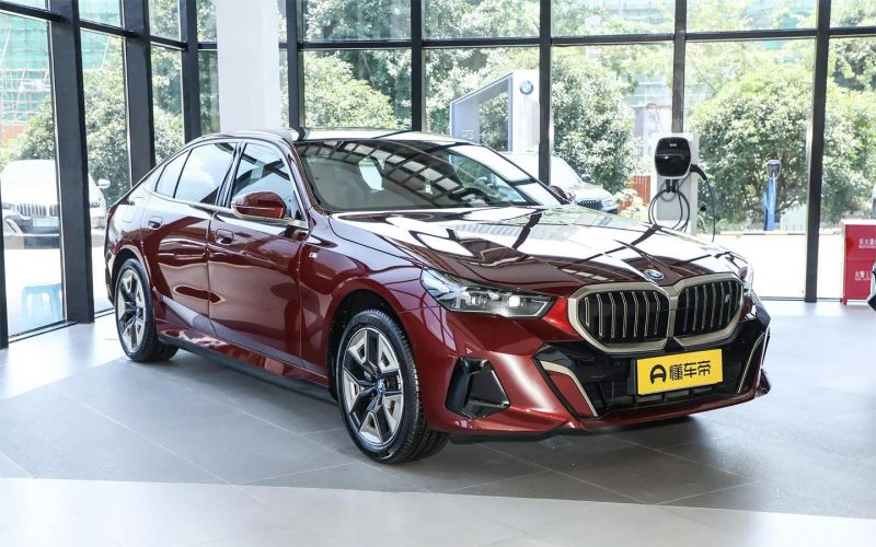 В России начинают продавать спецверсию электрического BMW 5 серии